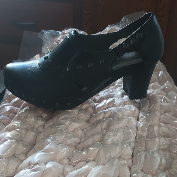 Dansko Black Studded Heeled Mules. New with out tags or box. - Picture 1 of 4